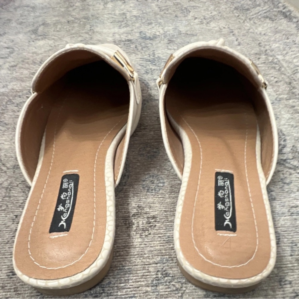 Cream Slip-On Loafers size 8 - Picture 4 of 8